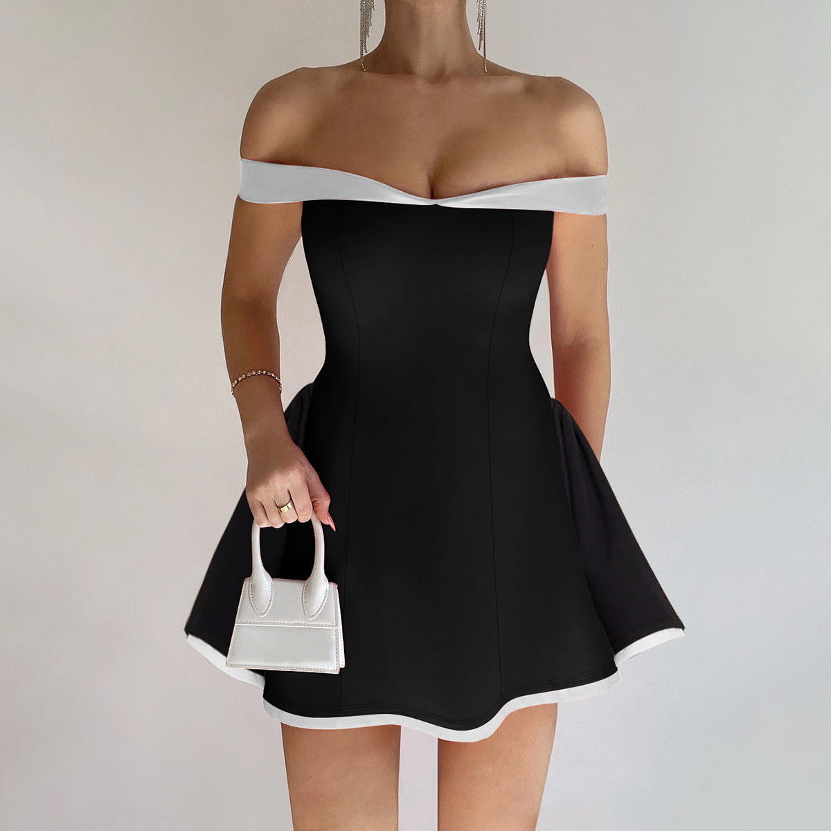 Mysty™ Noir Flair Off-Shoulder